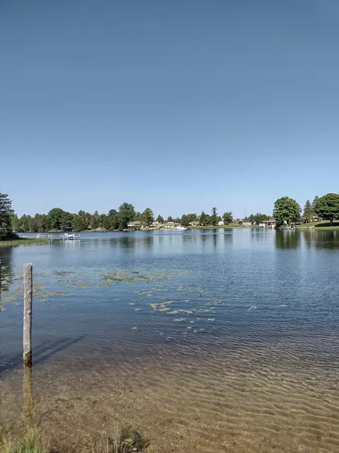 528 Bayview Dr, Cheboygan, MI 49721