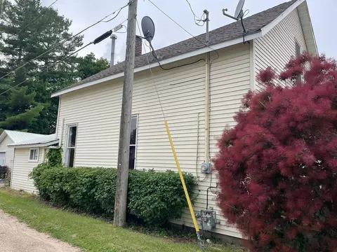 310 E State St, Cheboygan, MI 49721 photo 2