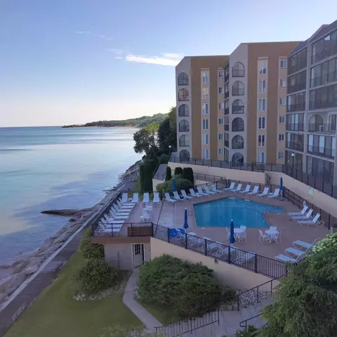 103 W Dixon Ave #301, Charlevoix, MI 49720