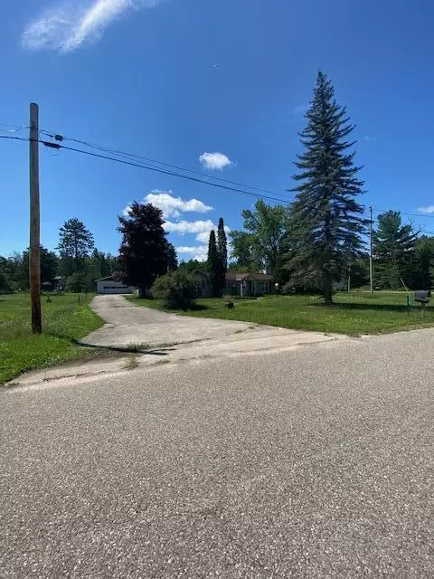 212 12th St, Mio, MI 48647 photo 3