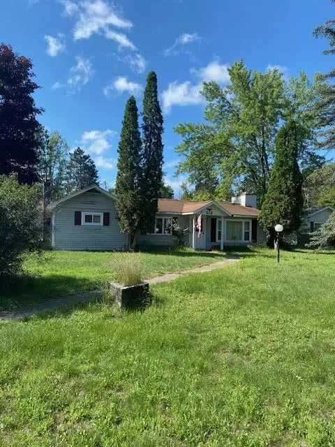 212 12th St, Mio, MI 48647