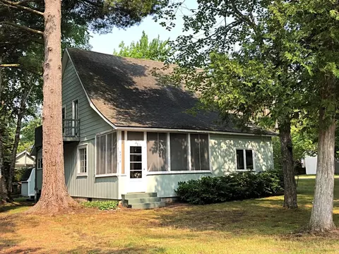 9072 Lake St, Alanson, MI 49706
