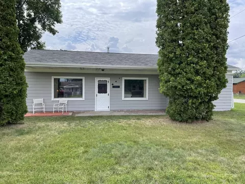 1321 Kingston Rd, Houghton Lake, MI 48629