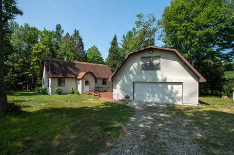 6801 Hiawatha Dr, Frederic, MI 49733 photo 5