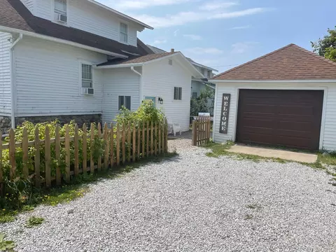 321 E State St, Cheboygan, MI 49721 photo 2