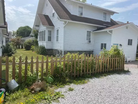 321 E State St, Cheboygan, MI 49721 photo 3