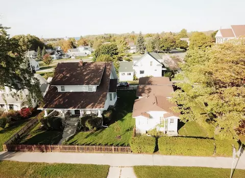 321 E State St, Cheboygan, MI 49721 photo 4