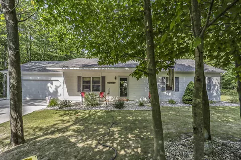 6784 Ferngrove Court Gaylord Mi 49735 Ct, Gaylord, MI 49735