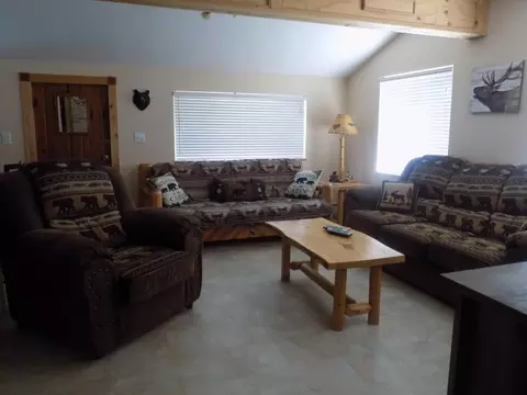 4261 E Higgins Lake Dr, Roscommon, MI 48653 photo 2