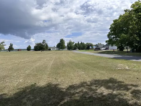 1224 Lofgren Shores Dr, Cheboygan, MI 49721