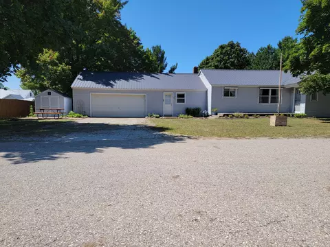 621 6th St, East Jordan, MI 49727