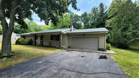 207 Huntington Road Houghton Lake Mi 48629 Rd, Houghton Lake, MI 48629