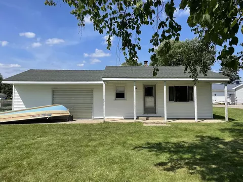 107 Point View Ave, Houghton Lake, MI 48629