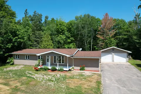 3580 Bermuda Ave, Sault Sainte Marie, MI 49783