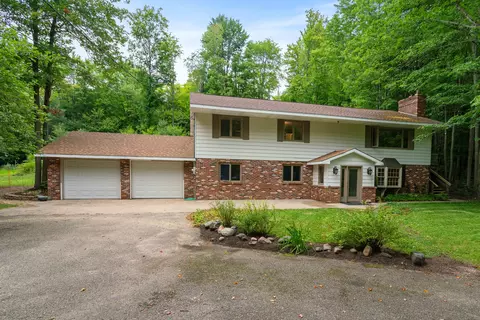 5627 Valley Rd, Alanson, MI 49706