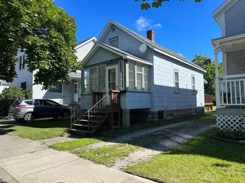 907 Lockwood St, Alpena, MI 49707