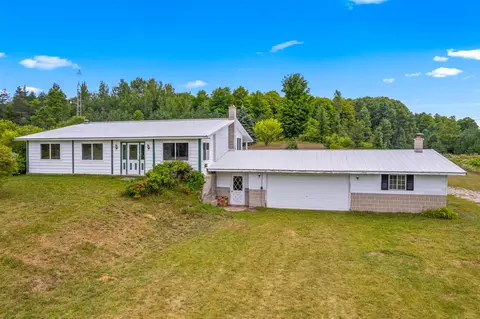 17972 Gaylord Rd, Vanderbilt, MI 49795