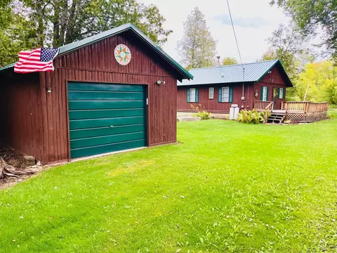 5385 Schultz Rd, Indian River, MI 49749