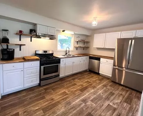 124 S E St, Cheboygan, MI 49721 photo 2