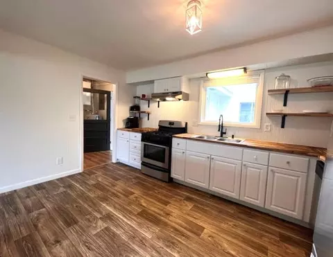 124 S E St, Cheboygan, MI 49721 photo 4