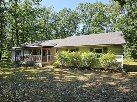 302 Pebble Ave, Roscommon, MI 48653