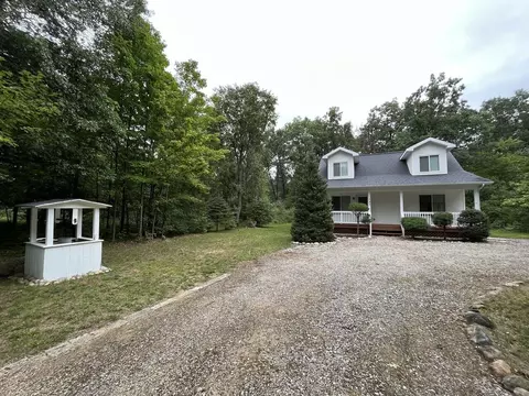 137 Hidden Hills Rd, Houghton Lake, MI 48629