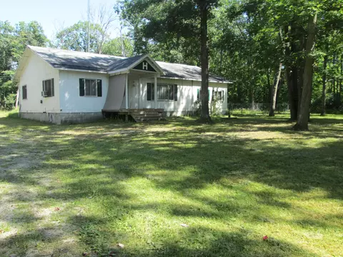 5850 Melberry Ln, Lewiston, MI 49756