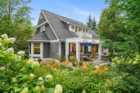 6059 Hills Cottage Ct, Bay Harbor, MI 49770
