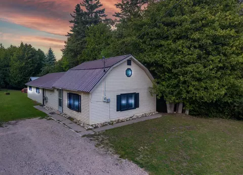 137 Bertrand St, St. Ignace, MI 49781
