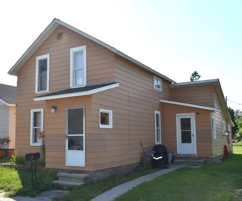 224 S D St, Cheboygan, MI 49721 photo 2