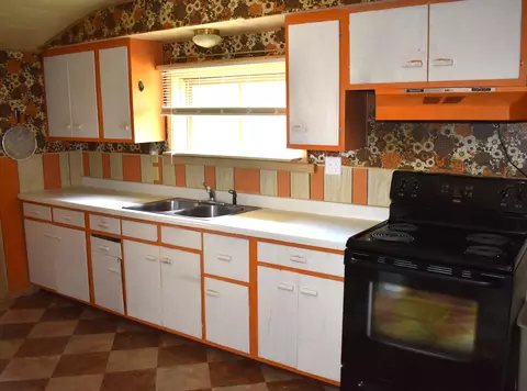 224 S D St, Cheboygan, MI 49721 photo 3
