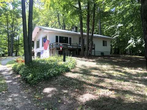 4887 Mullett-burt Road Cheboygan Mi 49721 Rd, Cheboygan, MI 49721