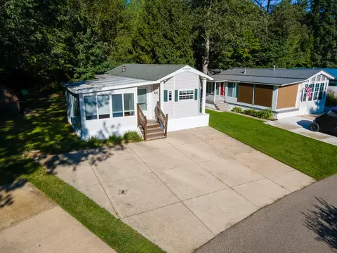 2757 Owens Dr # 106, Prudenville, MI 48651
