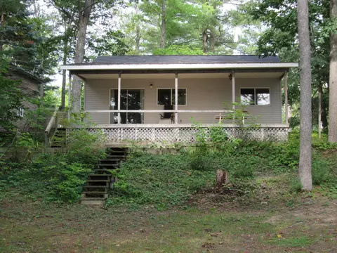 124 Saginaw Legion Dr, Roscommon, MI 48653