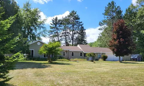 8105 N Harrison Rd, Roscommon, MI 48653