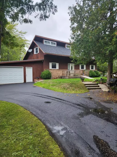19688 Evergreen Rd, Presque Isle, MI 49777