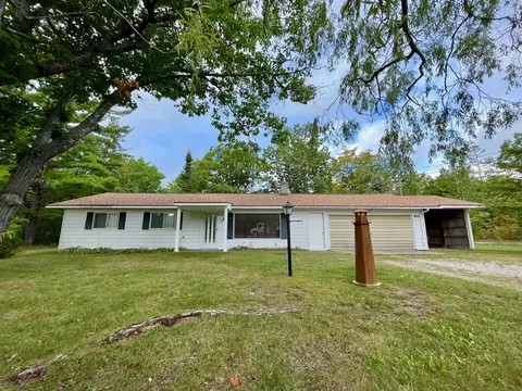 9038 E Grand Lake Rd, Presque Isle, MI 49777