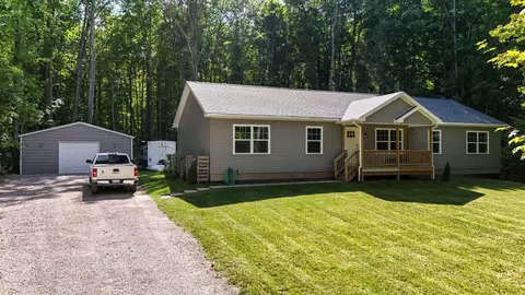 4535 Modoc Rd, Indian River, MI 49749