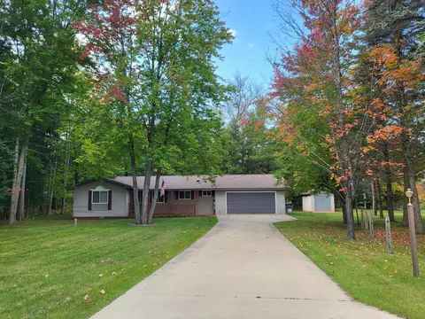 1908 Circle Court Grayling Mi 49738 Ct, Grayling, MI 49738 photo 3