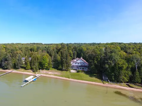1409 N East Mullett Lake Rd, Indian River, MI 49749