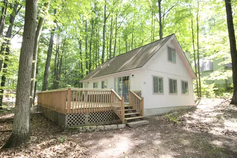 510 Dante Dr, Roscommon, MI 48653