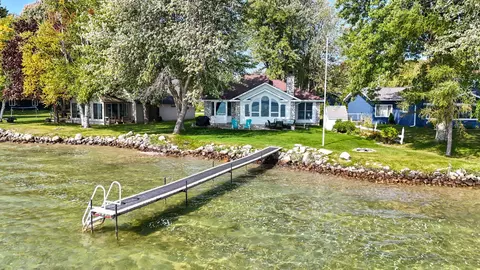 517 Foote Rd, Cheboygan, MI 49721
