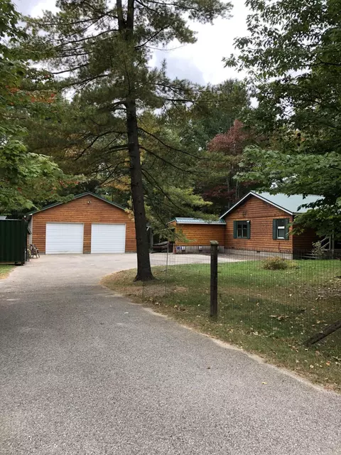 4584 Cardinal Avenue Cheboygan Mi 49721 Ave, Cheboygan, MI 49721