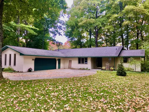 630 Woodside Ln, Gaylord, MI 49735