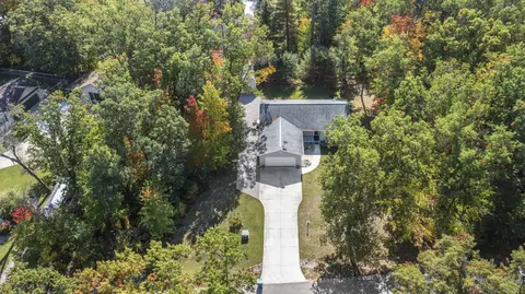 209 Acorn Ln, Houghton Lake, MI 48629