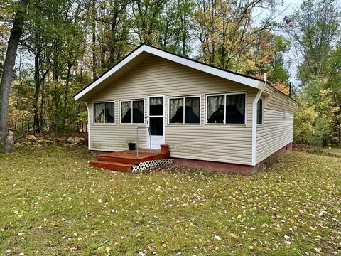 6887 Penny St, Johannesburg, MI 49751