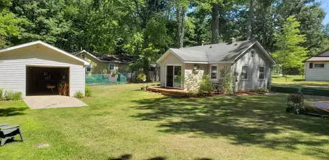 132 Sunset Dr, Houghton Lake, MI 48629