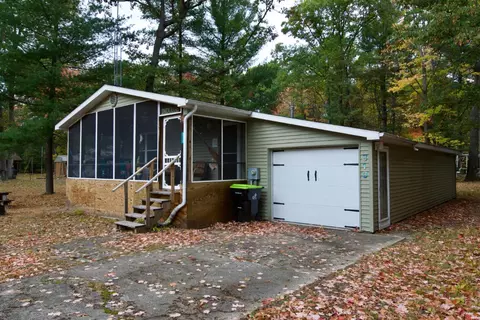310 Walnut Ave, Roscommon, MI 48653