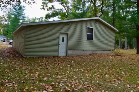 310 Walnut Ave, Roscommon, MI 48653 photo 17