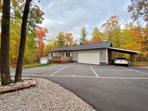 209 Crystal Ln, Roscommon, MI 48653
